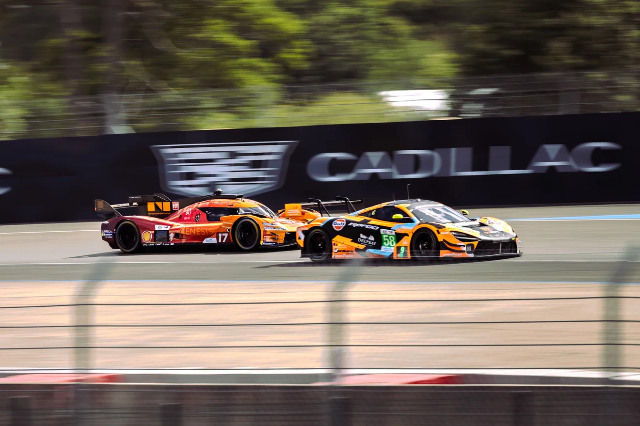 Motorsport prototypes in competition on the circuit